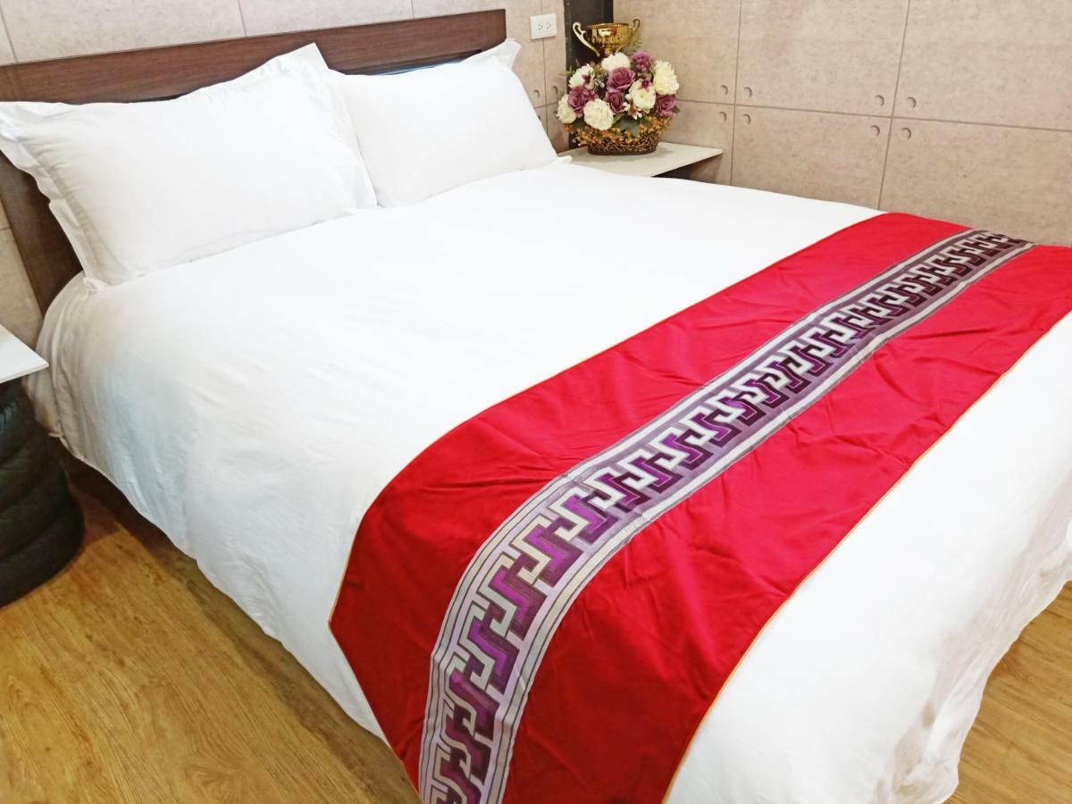 Woju Homestay Tainan Esterno foto