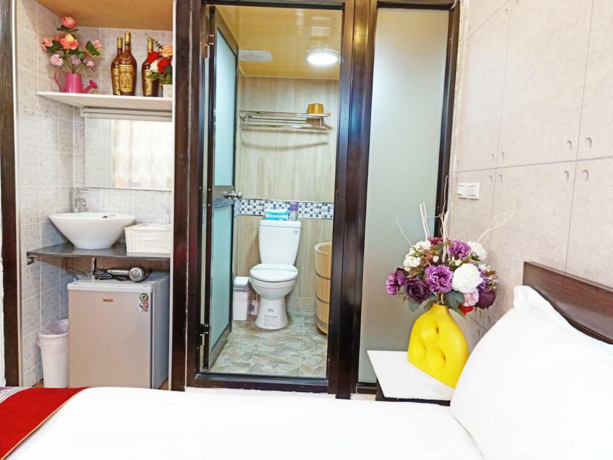 Woju Homestay Tainan Esterno foto