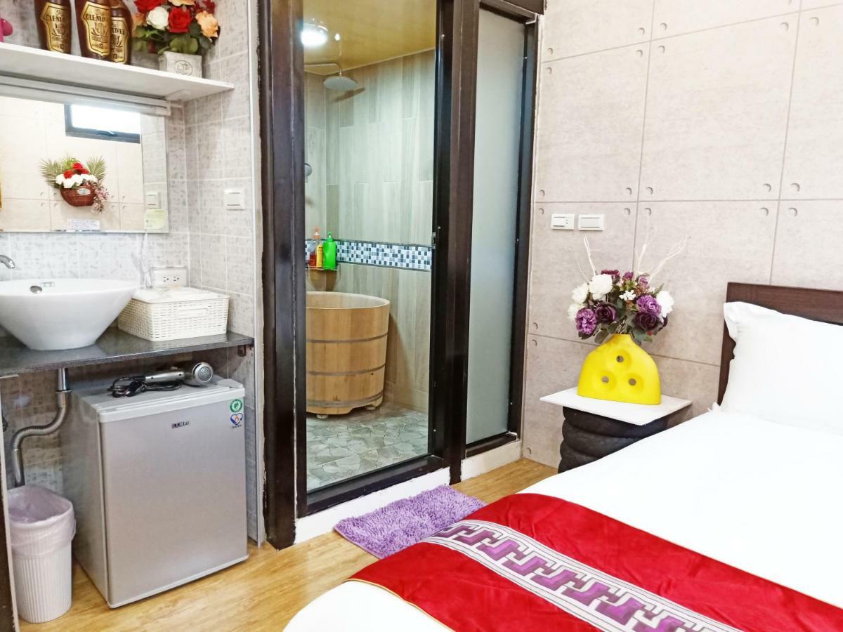 Woju Homestay Tainan Esterno foto
