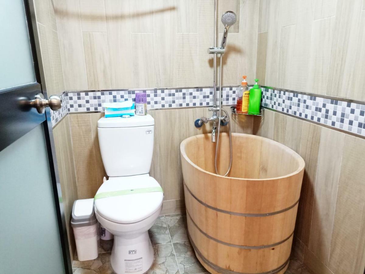 Woju Homestay Tainan Esterno foto