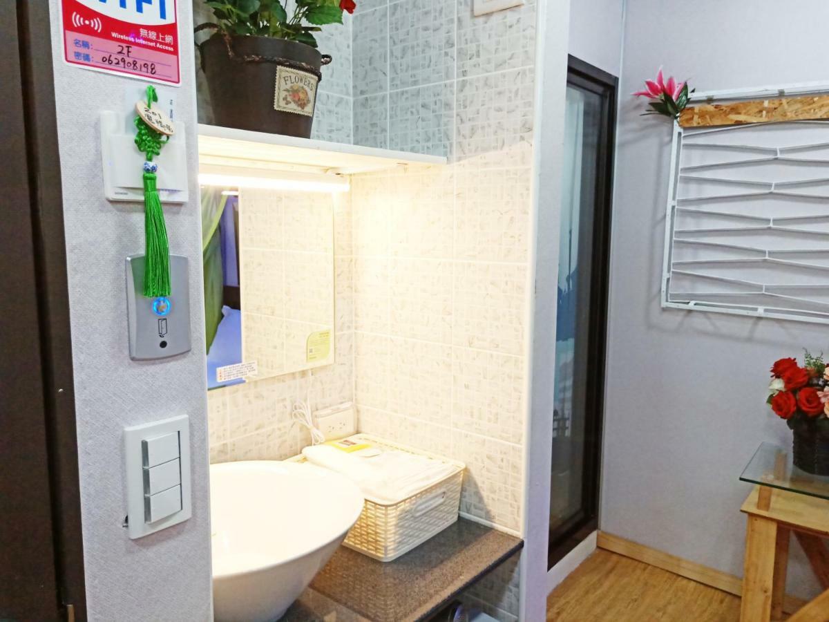 Woju Homestay Tainan Esterno foto