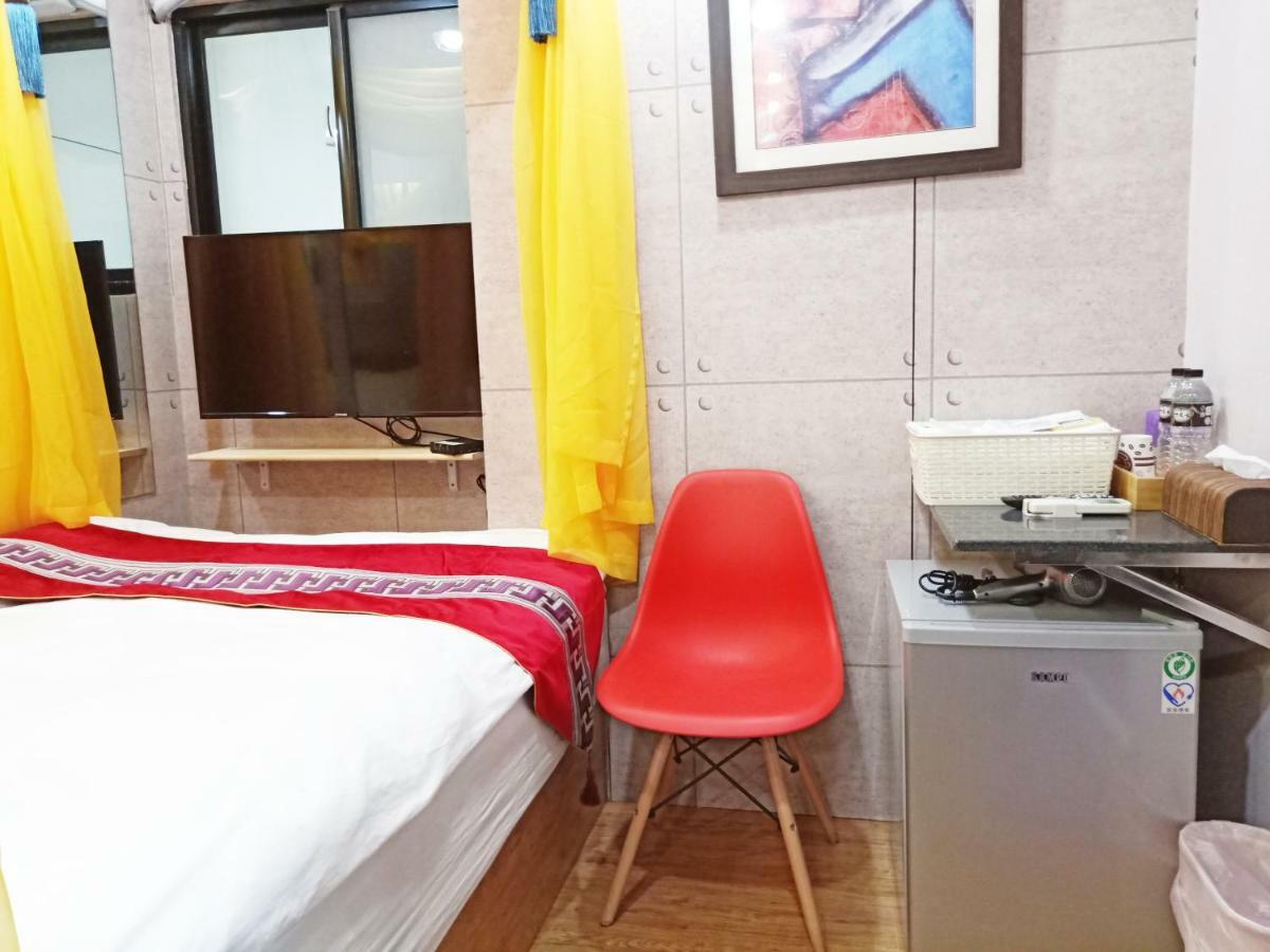 Woju Homestay Tainan Esterno foto